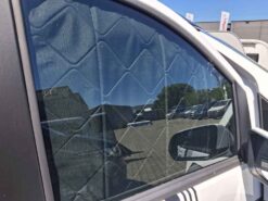 Vorhänge Gardienen und Verdunklung für Mercedes Vito V-Klasse Camper Fahrerhaus Thermomatte mit Magnet passgenau. Seitlich außen