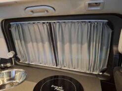 Vorhänge Gardienen und Verdunklung für Mercedes Vito V-Klasse Camper Fahrerhaus Thermomatte mit Magnet passgenau. Innen Schiebetüre links